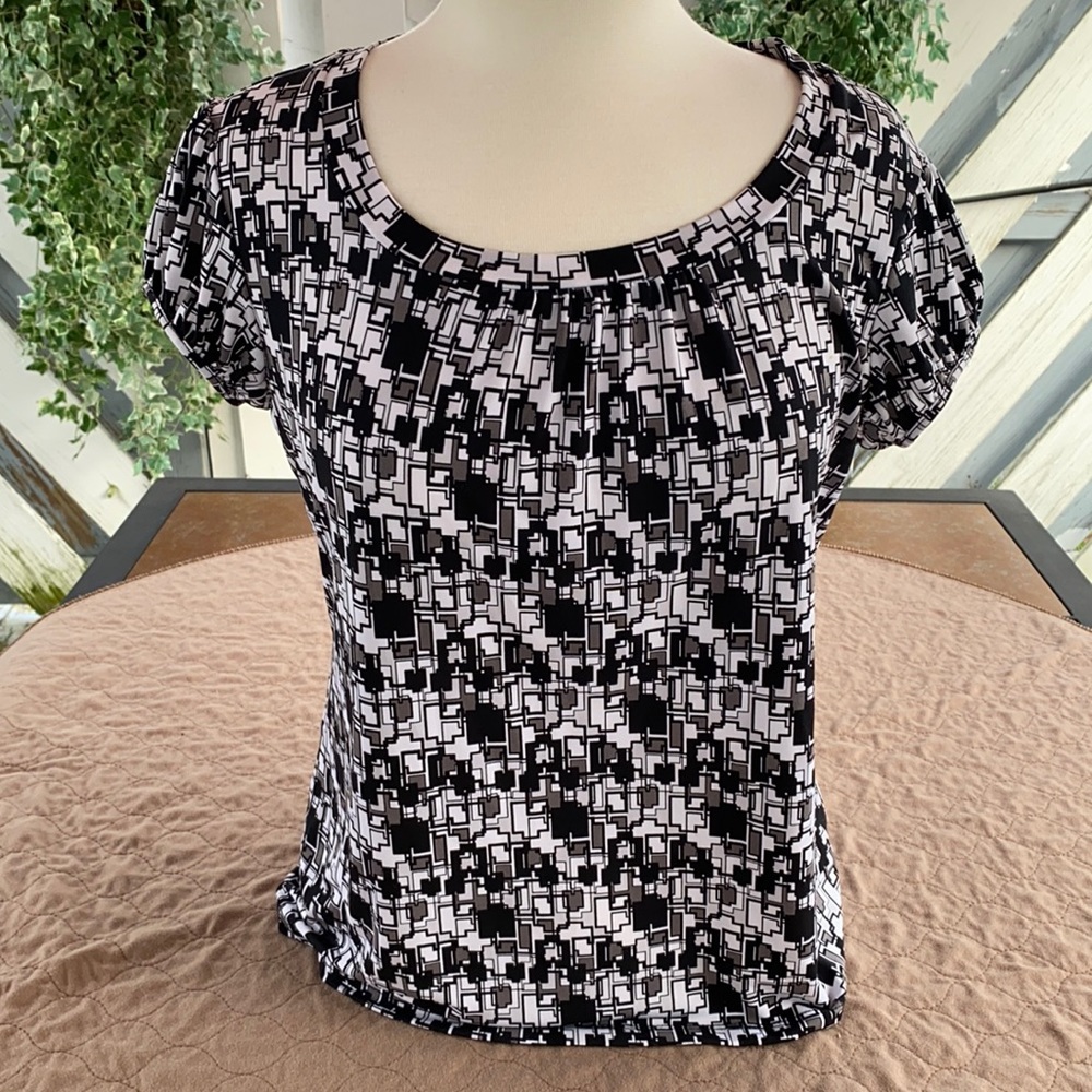 Pretty stretchy top by Worthington